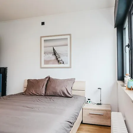 Lecomte - Family Escape At Sea 203 Daire