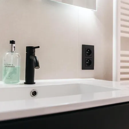 Lecomte - Family Escape At Sea 203 Daire *