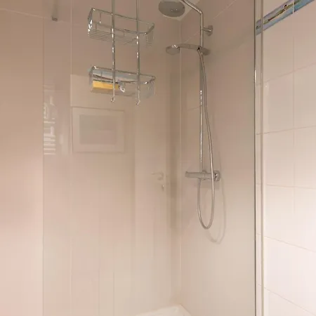 Lecomte - Family Escape At Sea 203