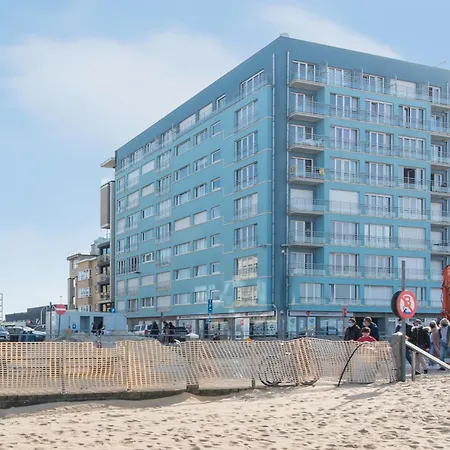 Lecomte - Family Escape At Sea 203 *